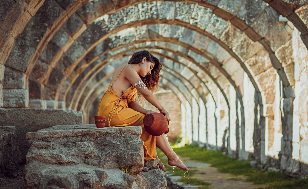 Античная девушка