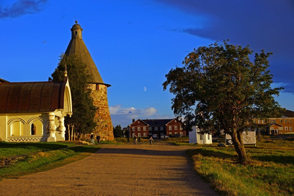 ЛУНА И СОЛНЦЕ...