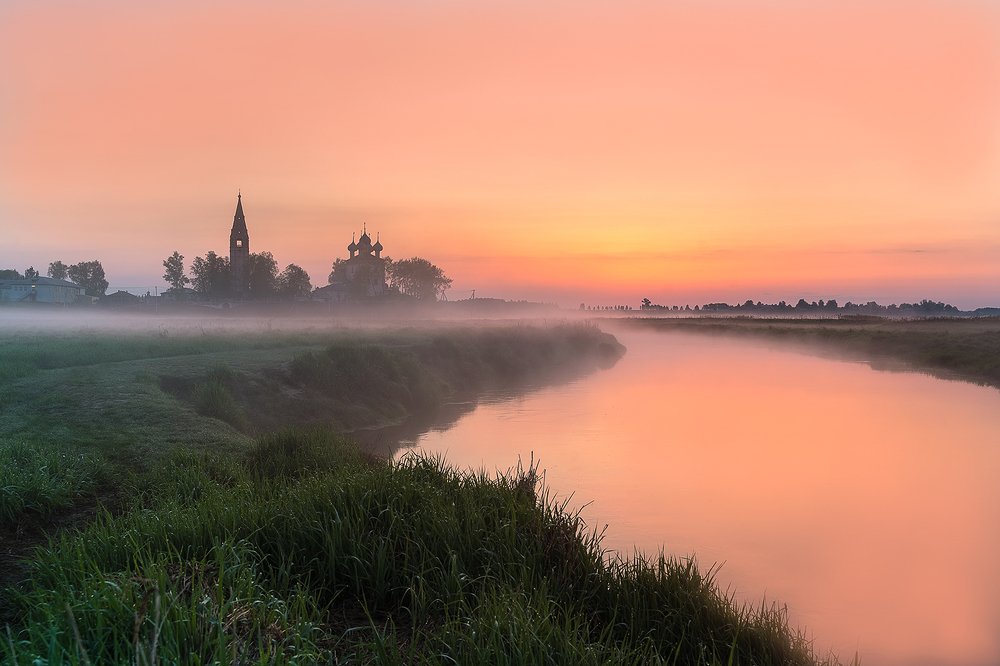 Pink dawn in the Russian province