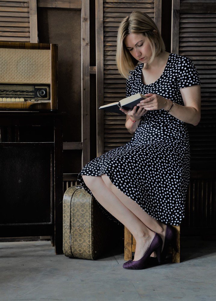 Девушка с книгой