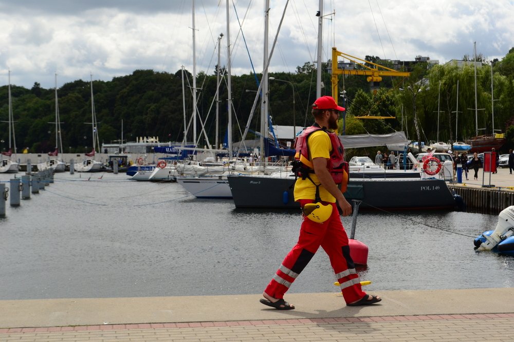 Береговой работник