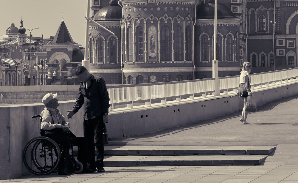 Старый инвалид и молодой "алкоголик"