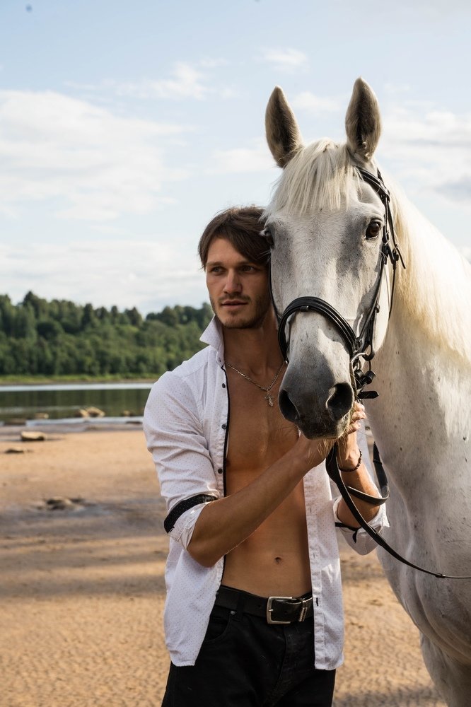 Мужчина и лошадь