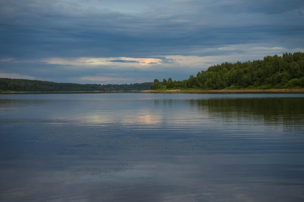 Река, закат