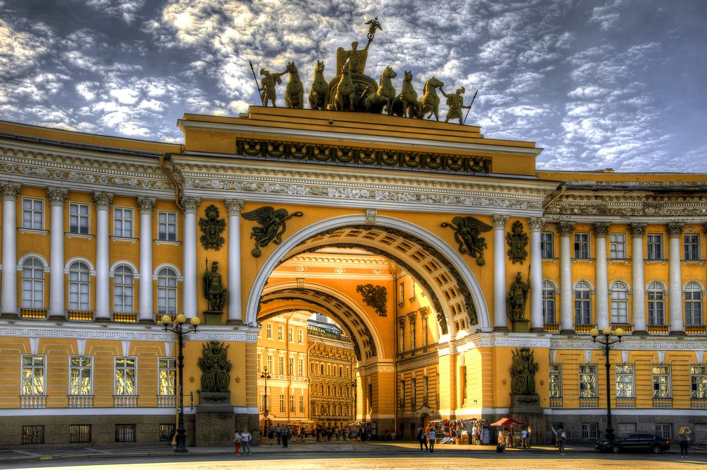 Питер в желтых тонах