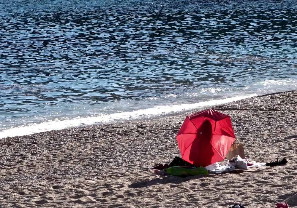 красный зонтик