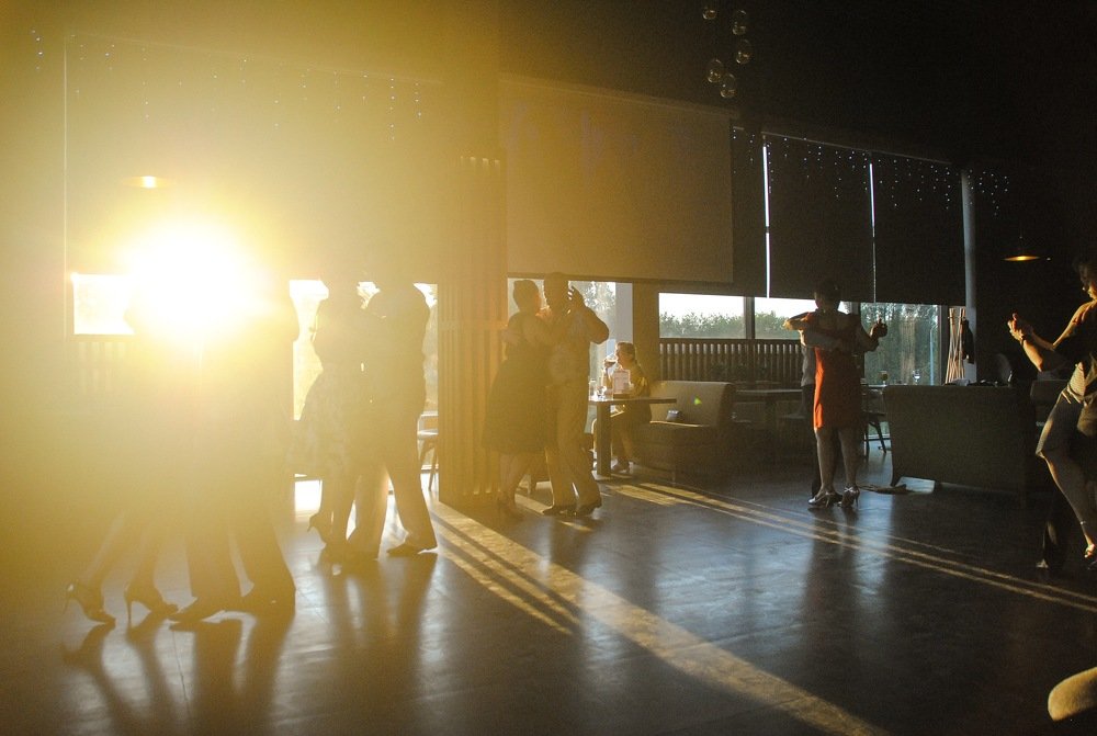 Танго в лучах уходящего солнца