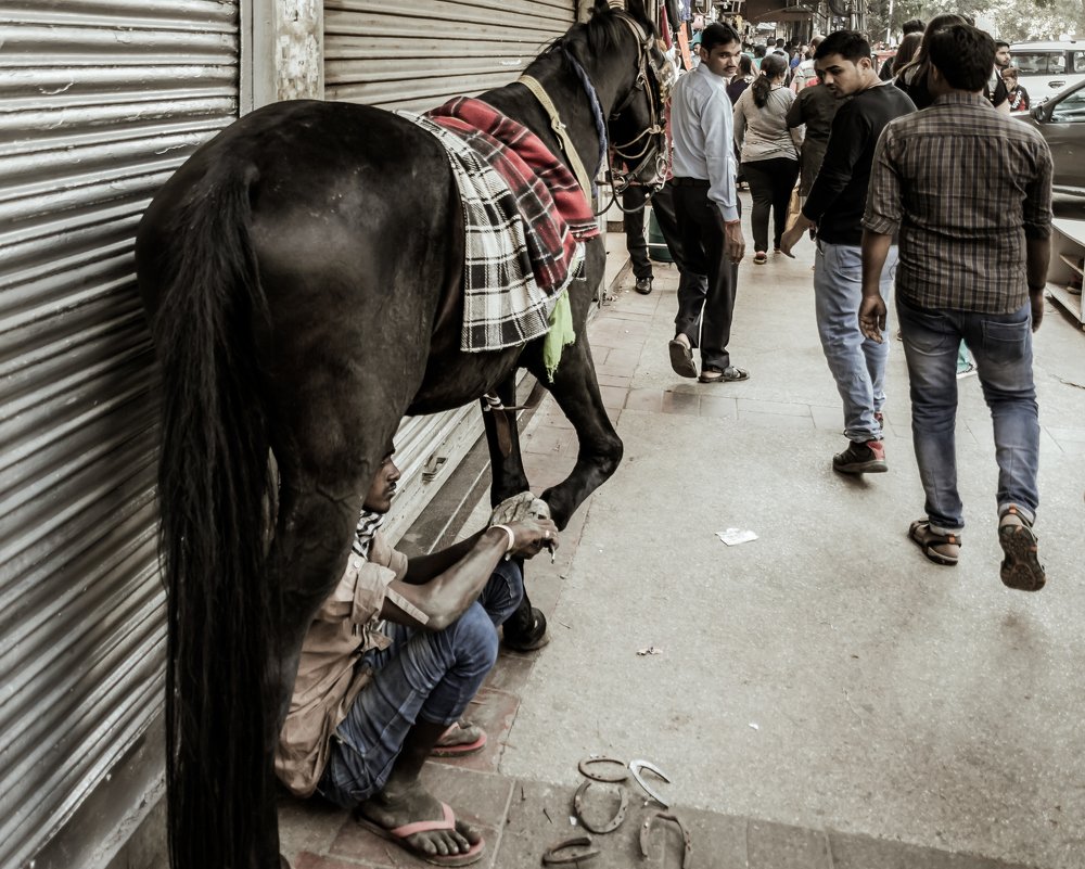 Уличный кузнец