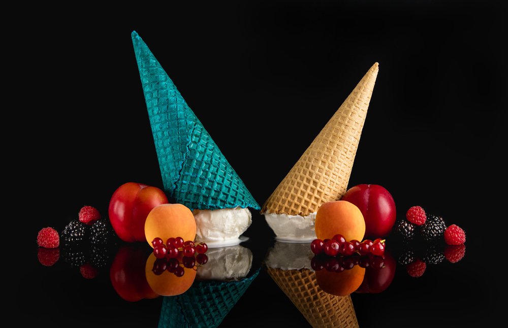 Сладкое ассорти с мороженом.