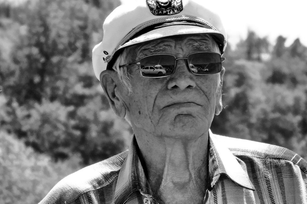 А в глазах..