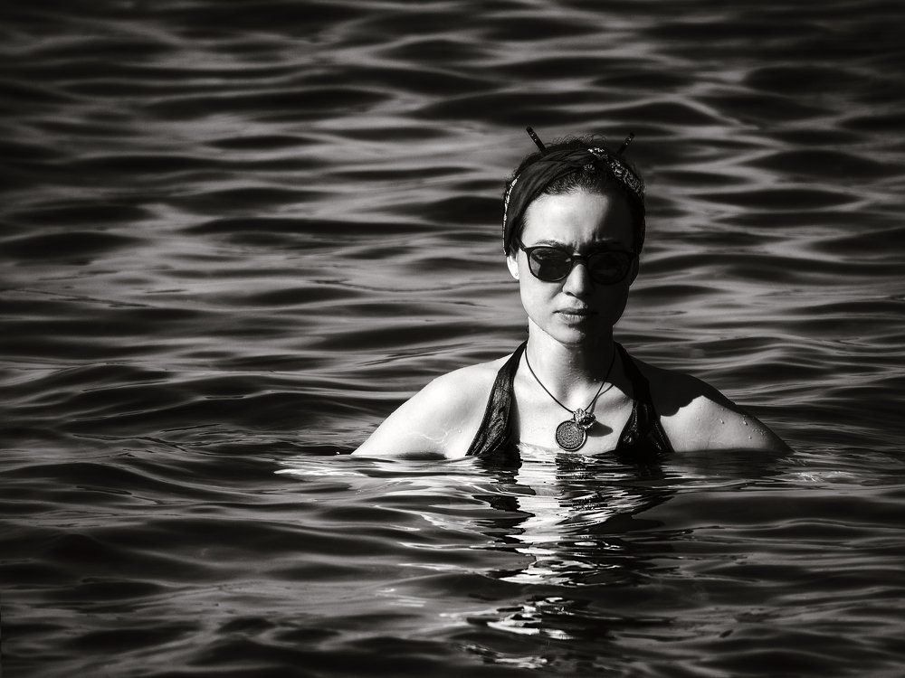 Девушка и море