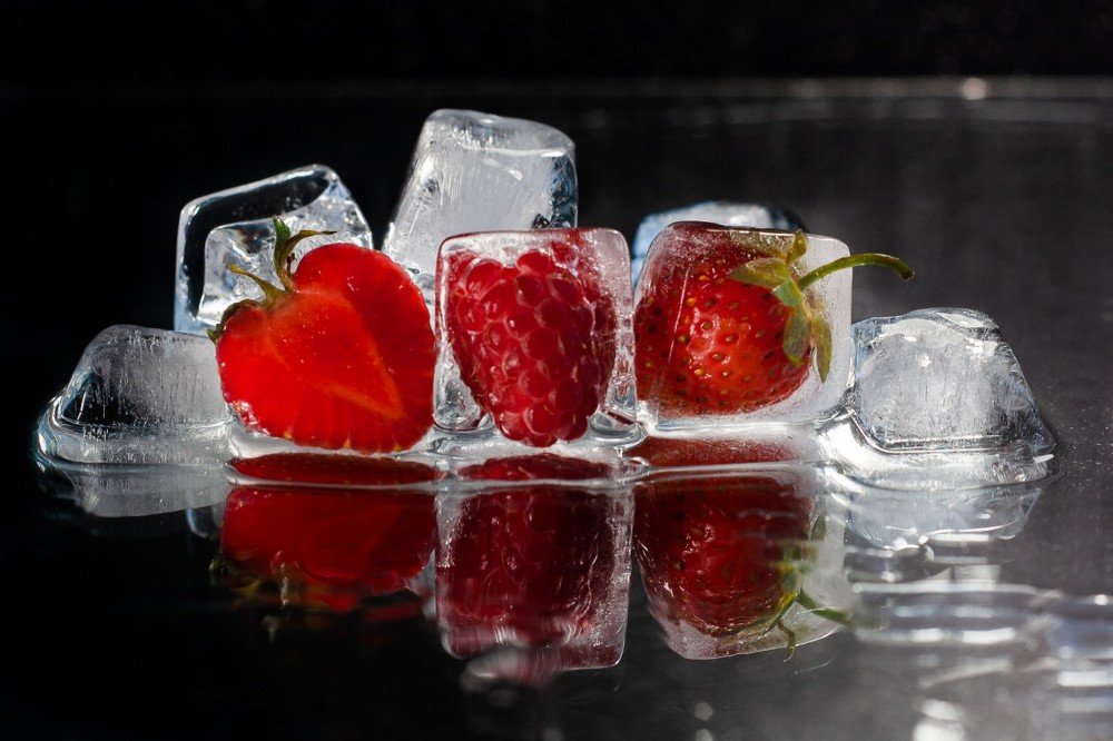 Клубника во льду.