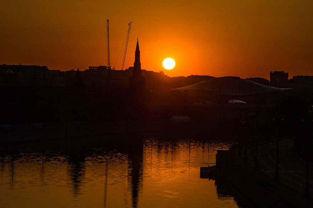 Рассвет в центре Москвы