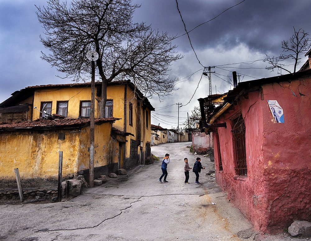 yellow house children
