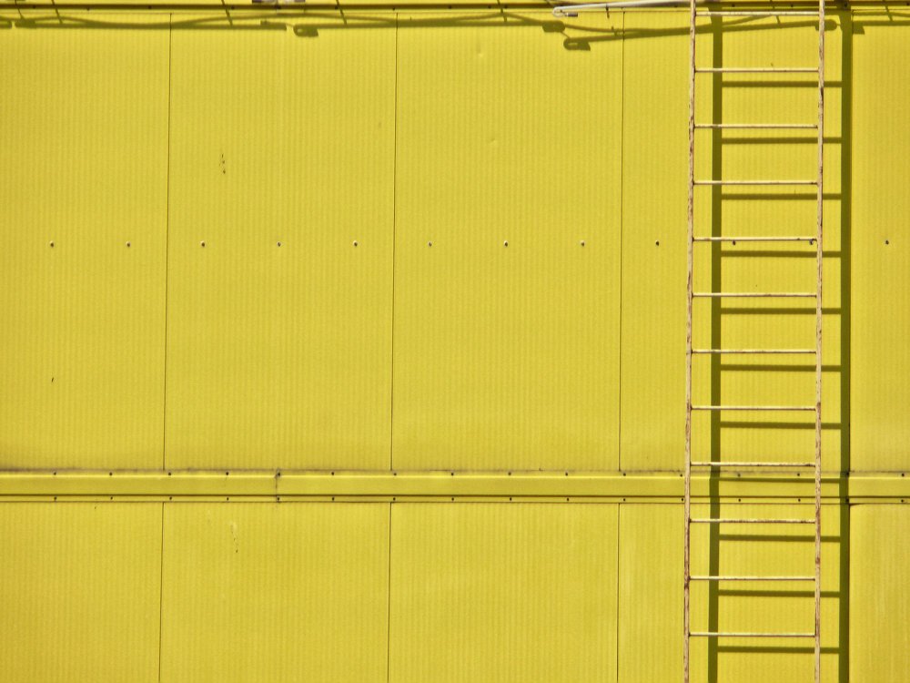 жёлтая лестница