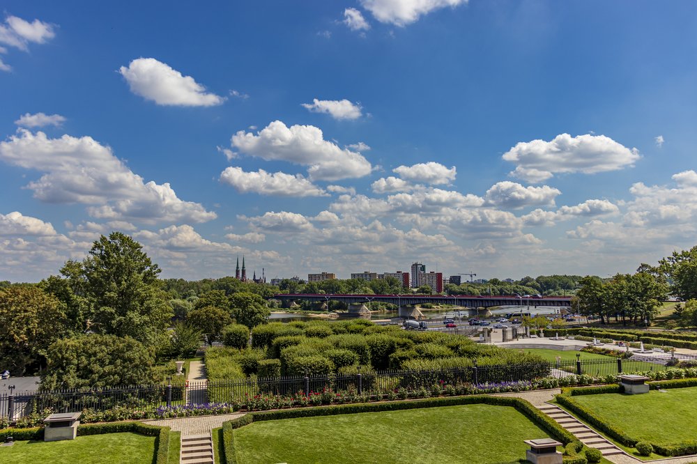 Warszawa в солнечном свете