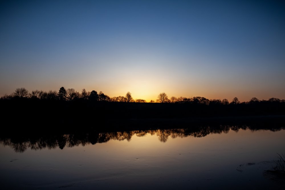 Рассвет над рекой