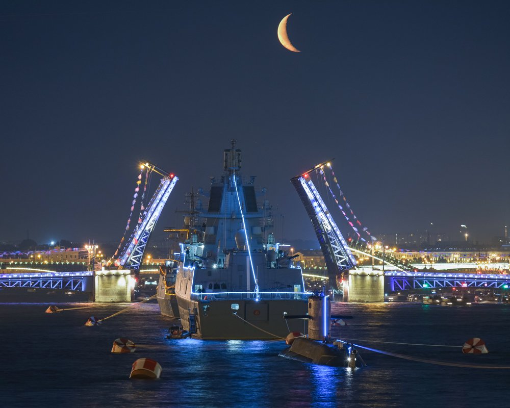 Восхо красного полумесяца.