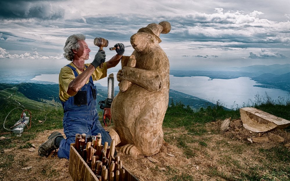 Wood Sculptor, Beaver and Lake
