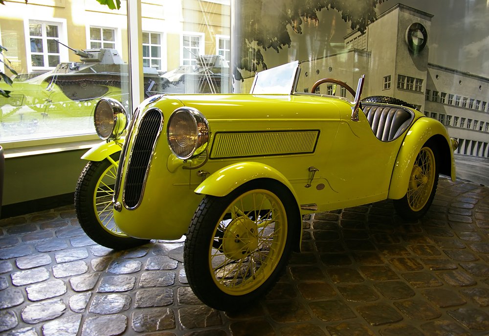 Ретро в желтом цвете