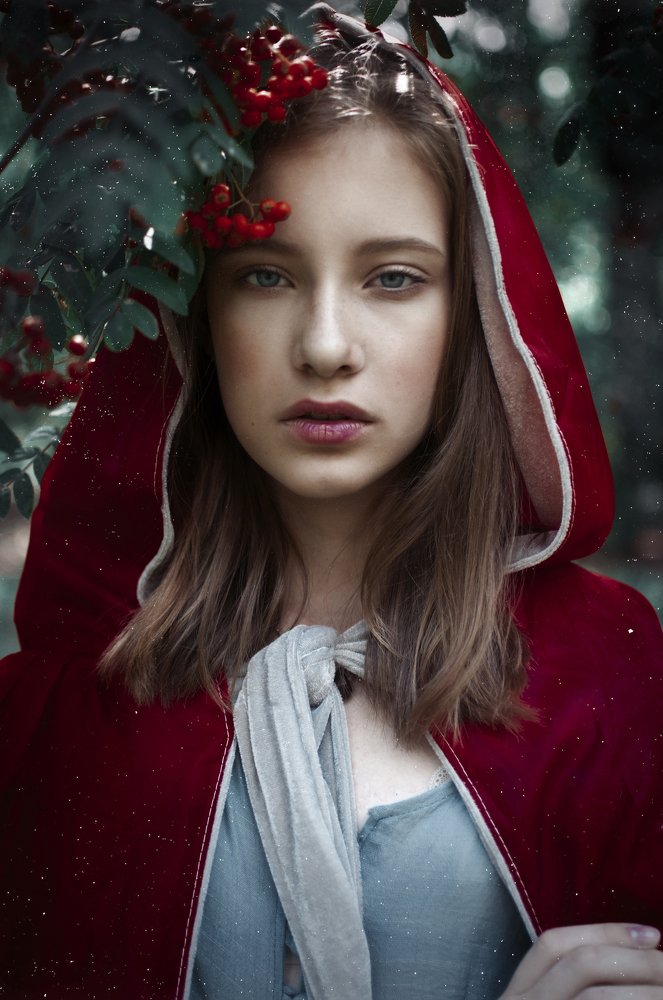 Dark red ridding hood