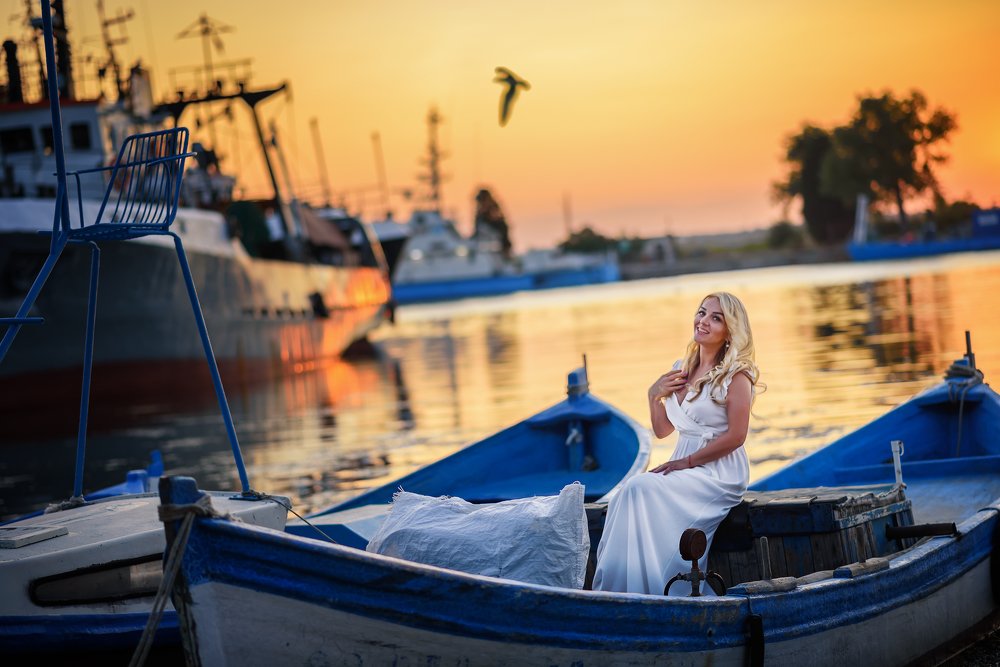 Девушка и море