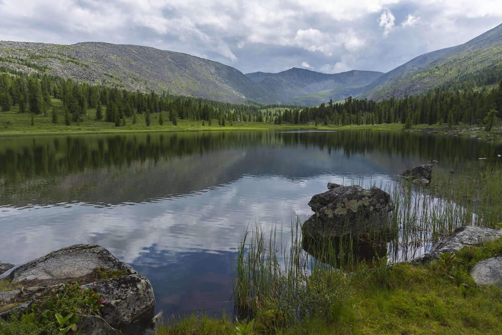 Гляжусь в тебя, как в зеркало...