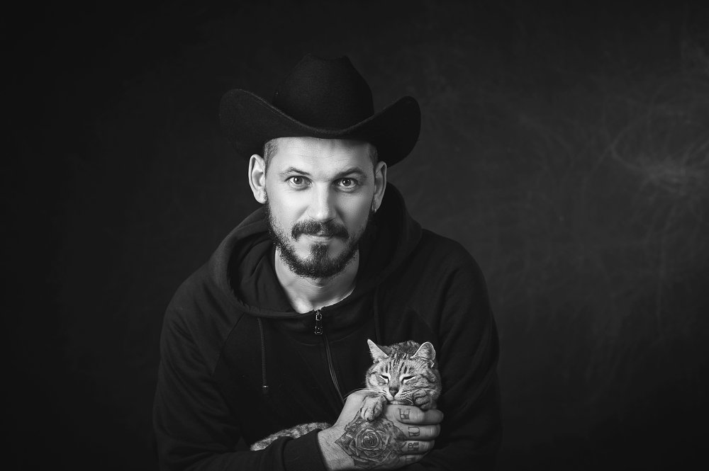 Мужской студийный портрет