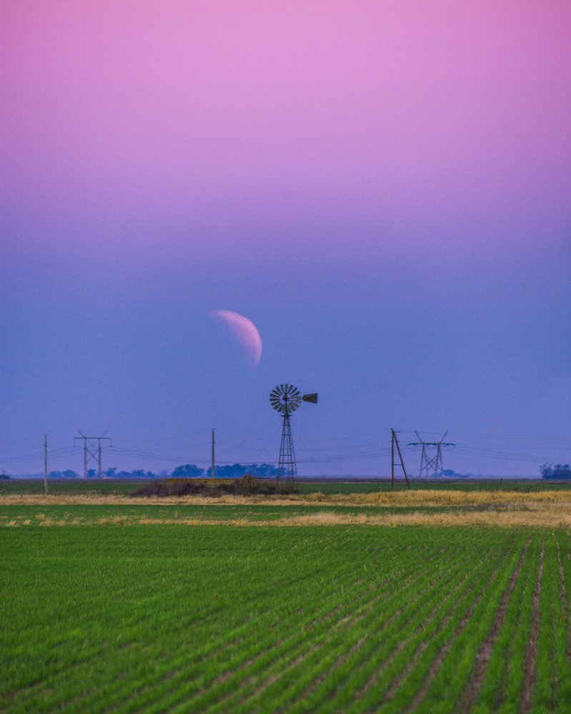 Atardecer y Eclipse parcial de Luna