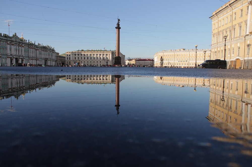 и небо отражается в воде