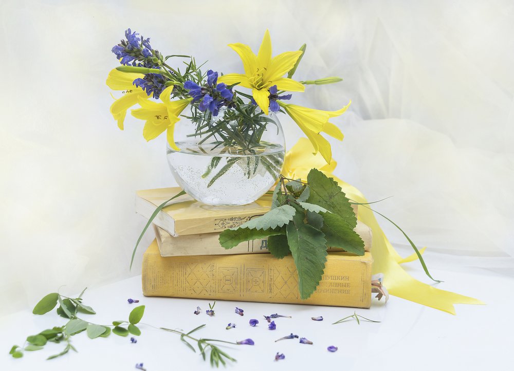 Все оттенки желтого.