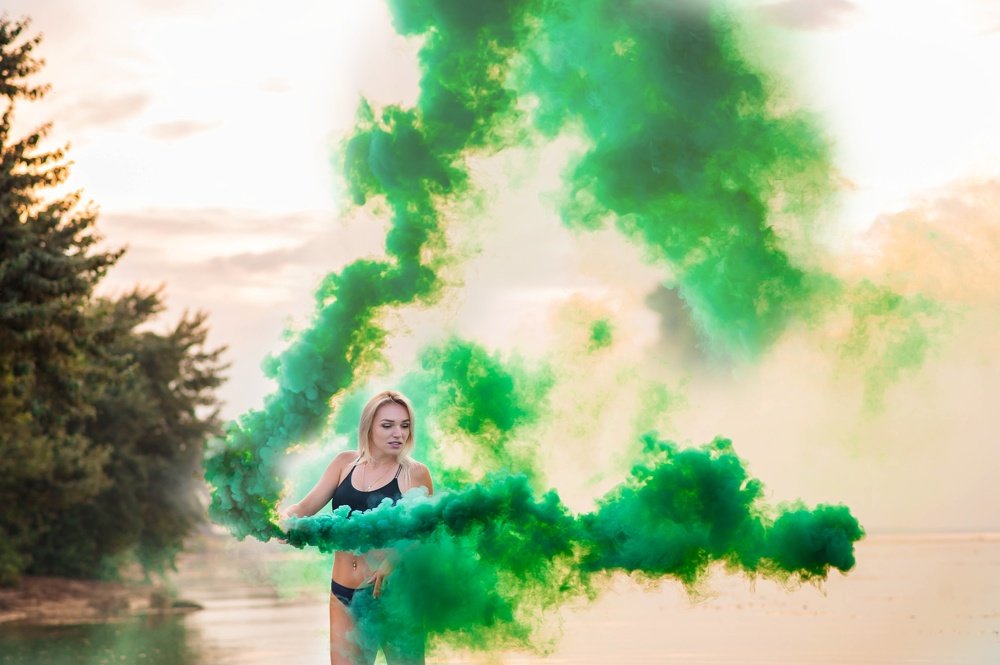 Виктория и дым