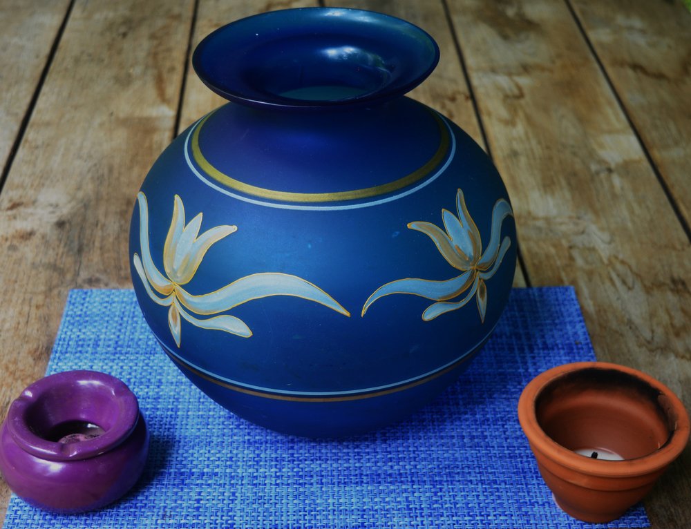 Натюрморт с голубой вазой