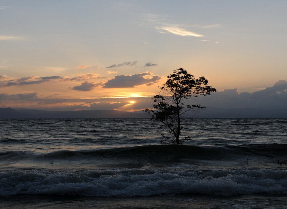 каждый закат печален в зависимости от прожитого дня …