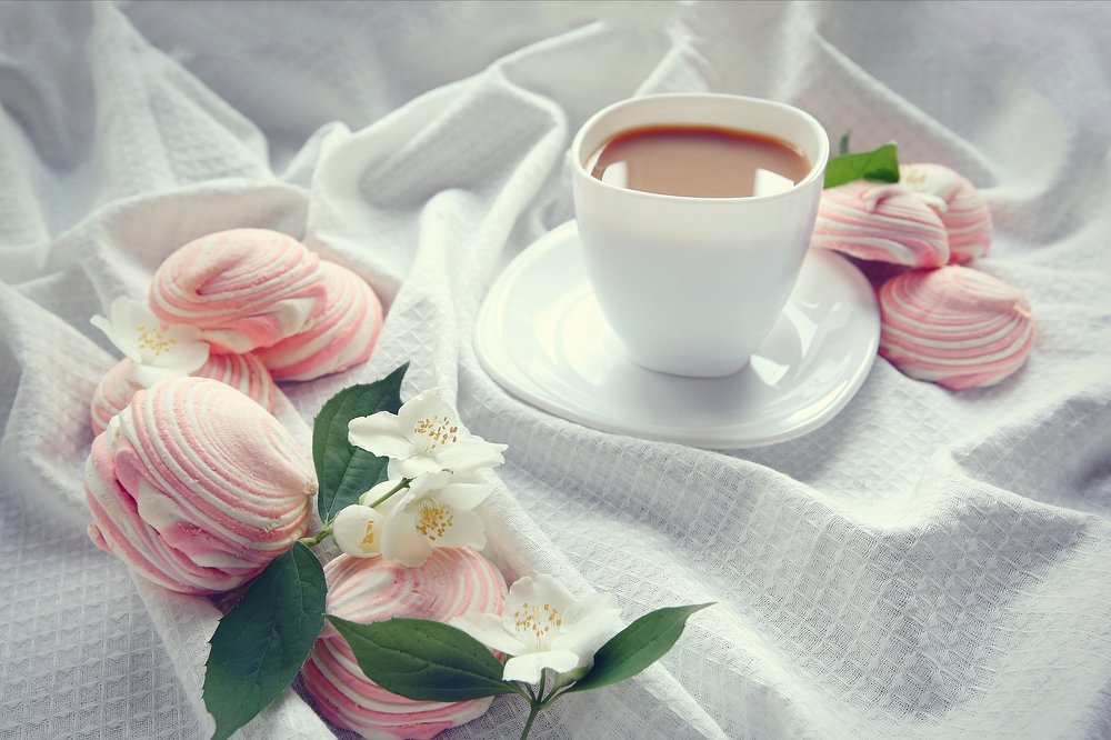 Чай с молоком и зефиром