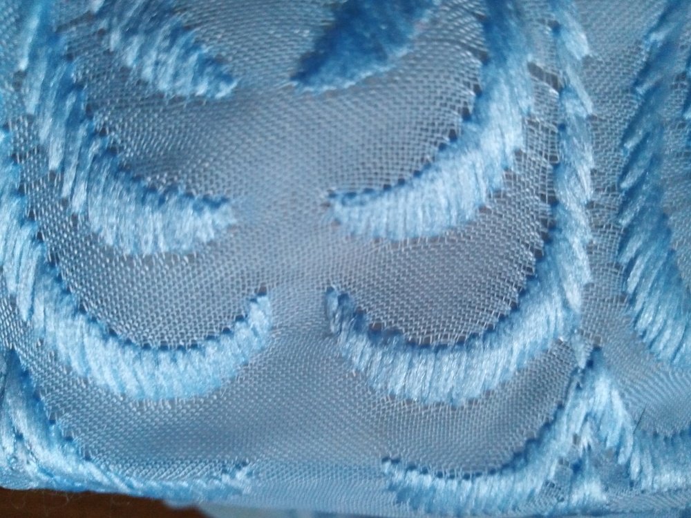 Голубые листья