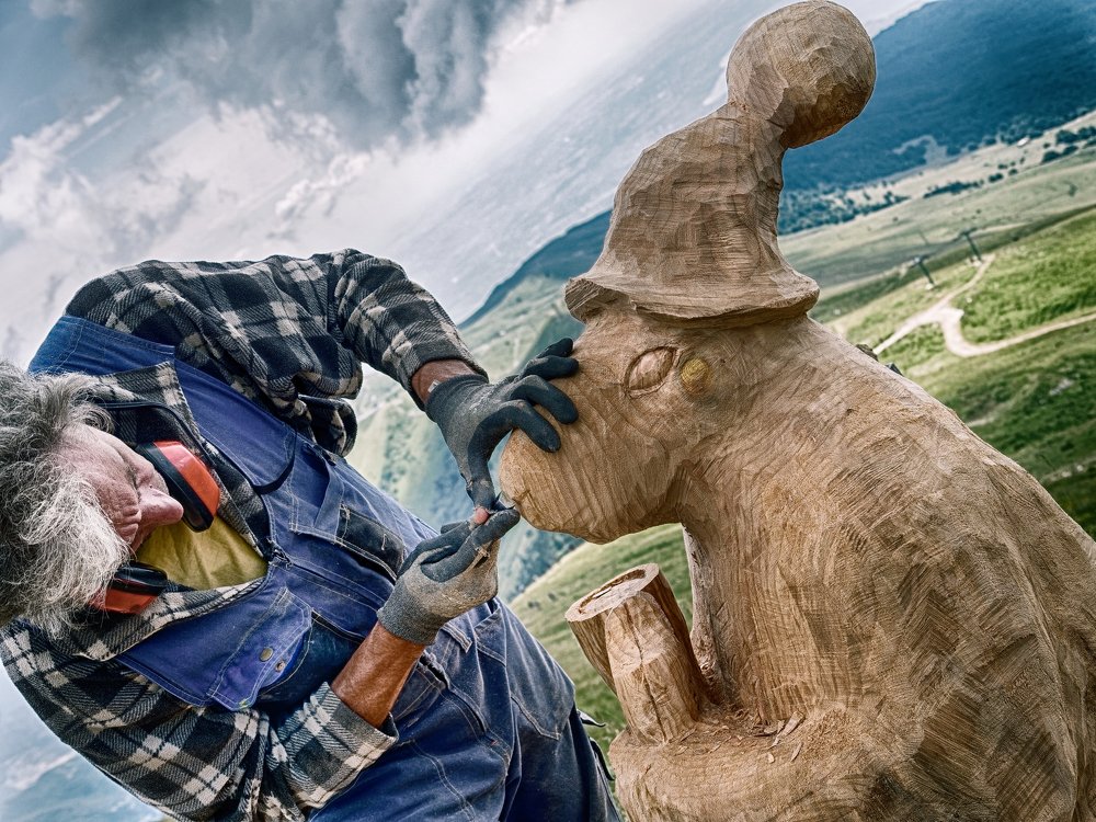 Wood Sculptor, Chisel and Beaver