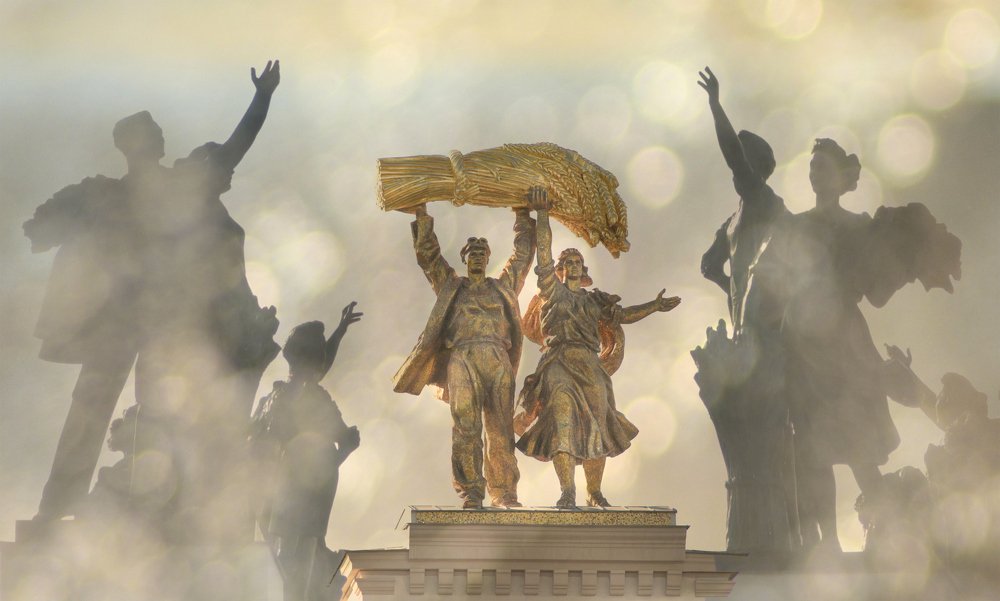 В САДУ АЛЛЮЗИЙ