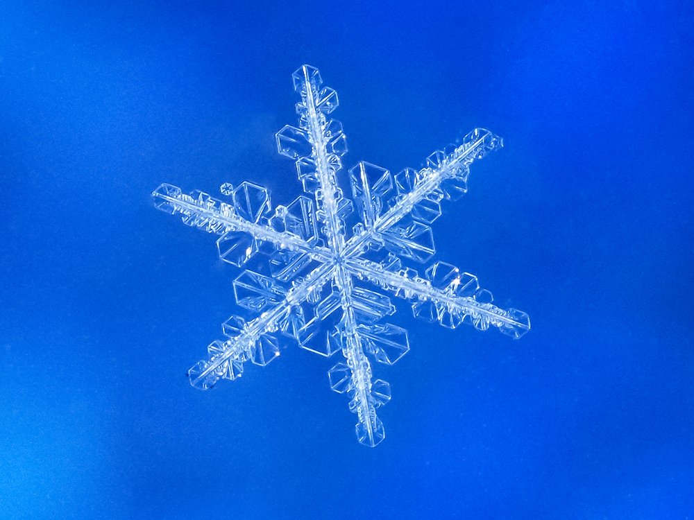 Голубая хрустальная снежинка