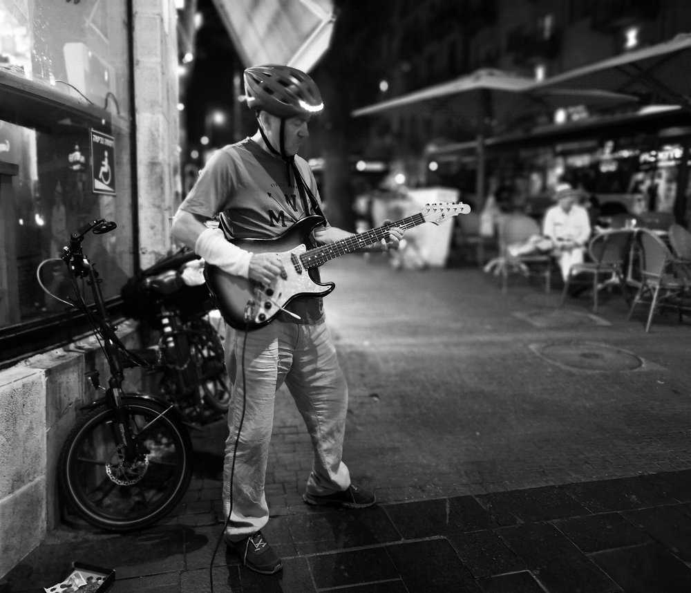 Уличный музыкант