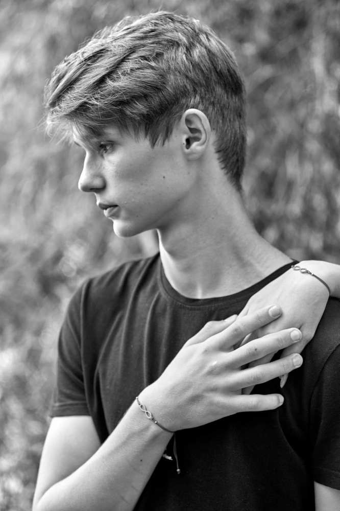 В руке моей твоя рука...