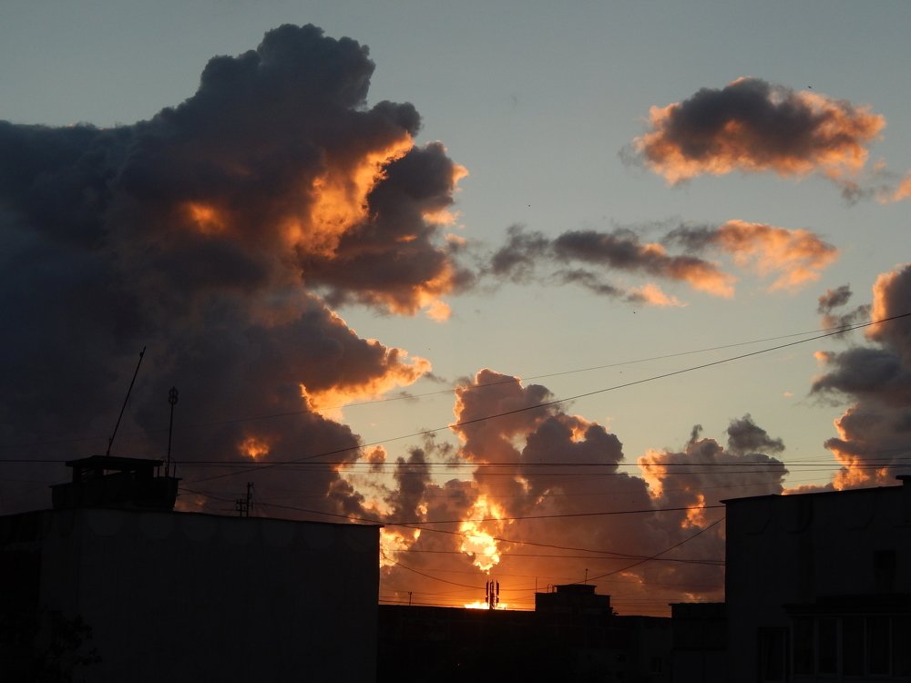 Bizarre sunset figures.