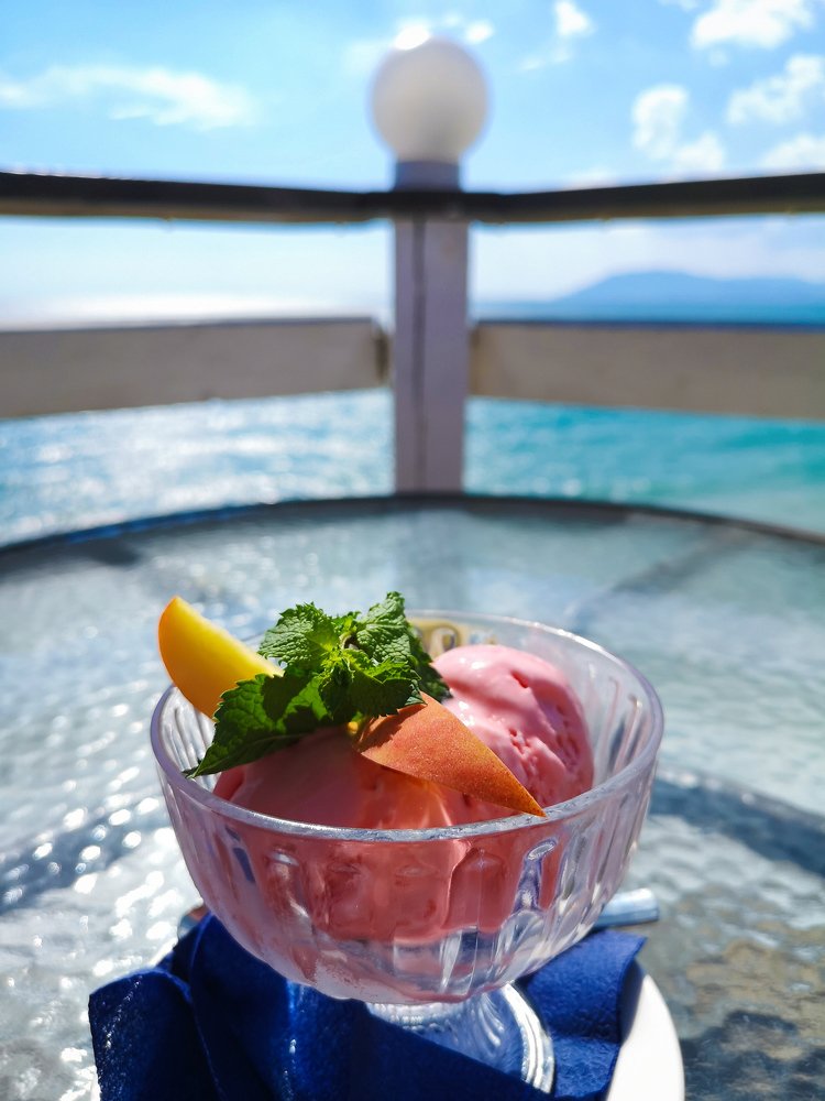 Десерт на волнах