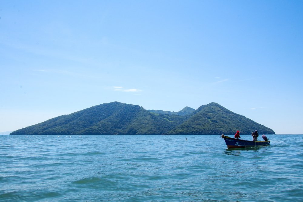 Artisanal fishing at sea