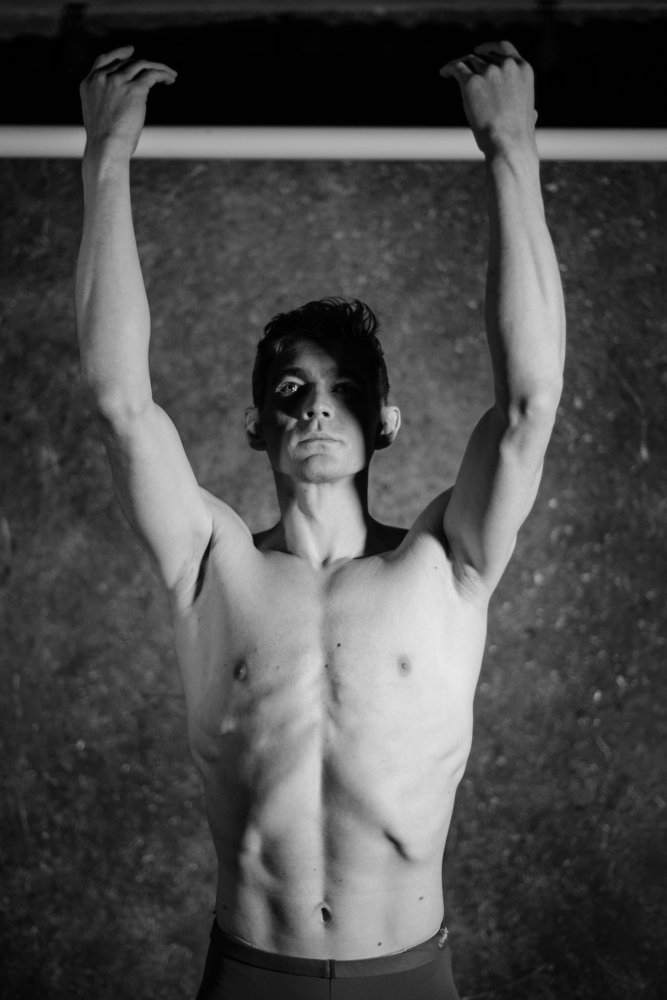 Мужской черно-белый портрет