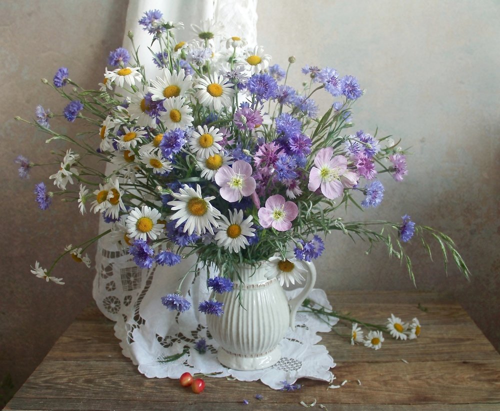 Есть особая прелесть в цветах полевых