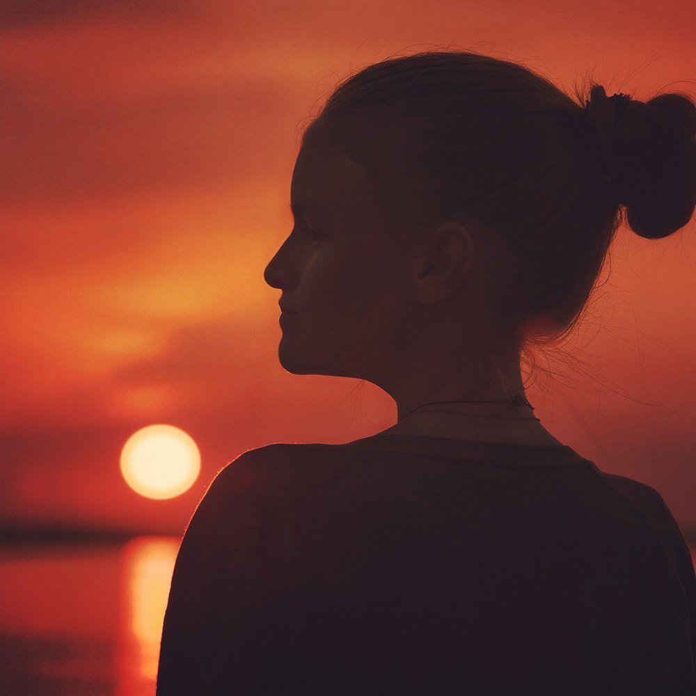 Девушка на закате