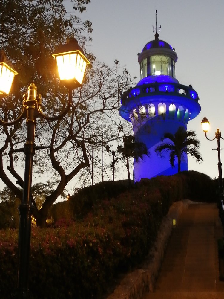 Faro de Guayaquil al atardecer