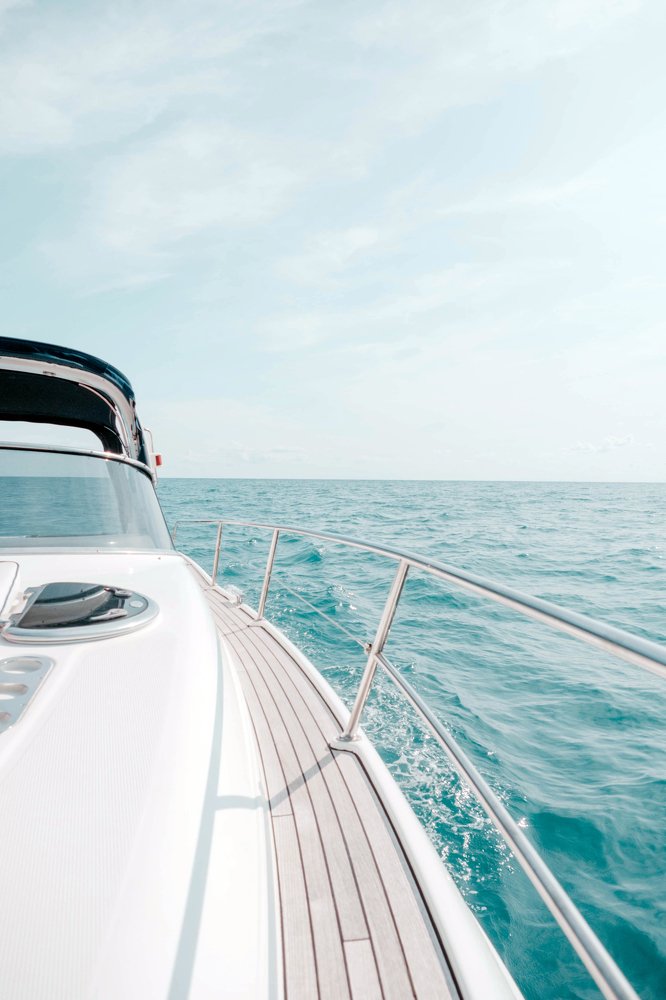 С обратной стороны