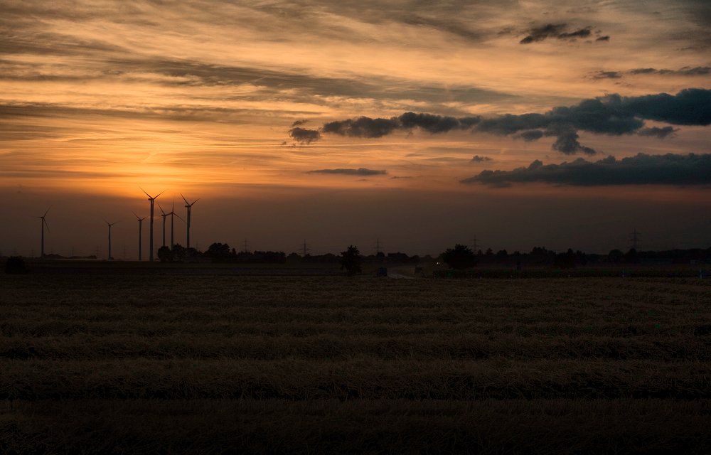 за деревней